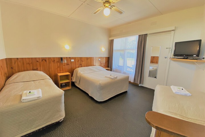 Room 6 of 34