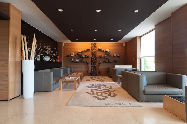 Entrance & Lobby