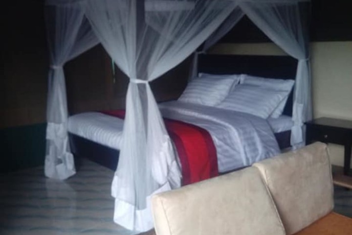Room 8 of 17
