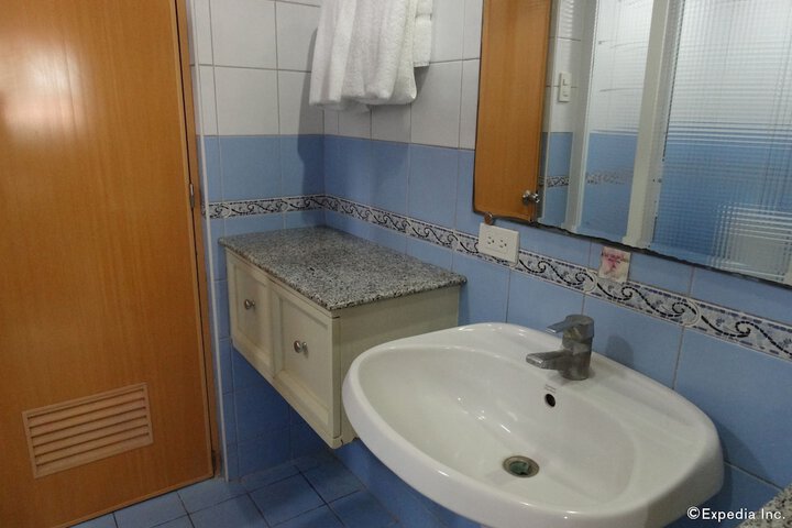 Room 28 of 40