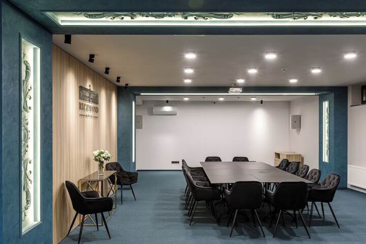 Business Center 70 of 70