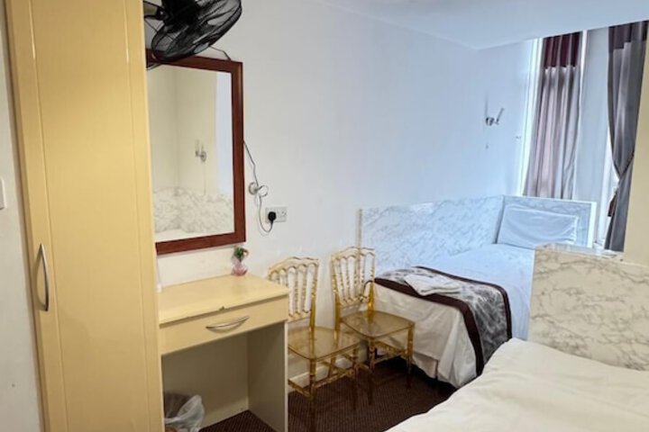 Room 71 of 118