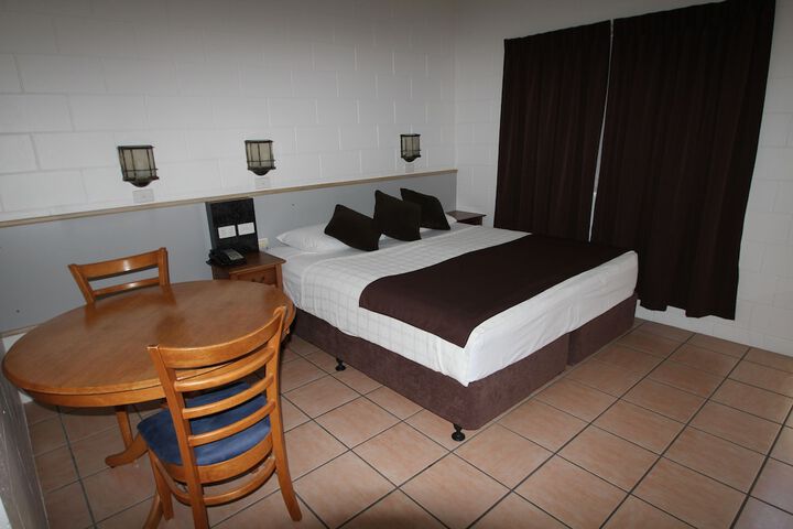 Room 8 of 40