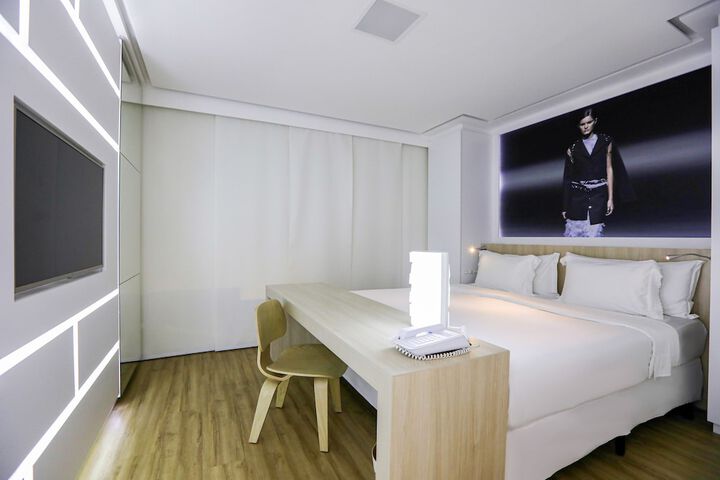 Room 11 of 35