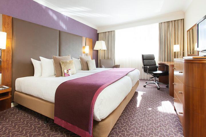 Room 136 of 299