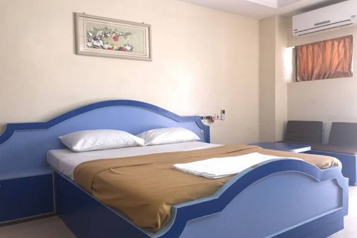 Room 8 of 36