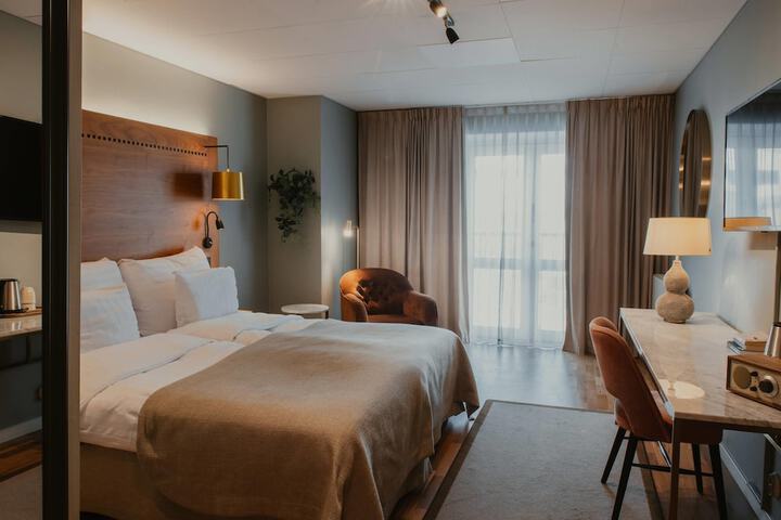Room 90 of 157
