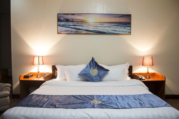 Room 4 of 87