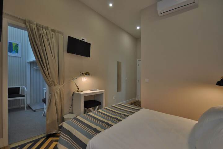 Room 7 of 34