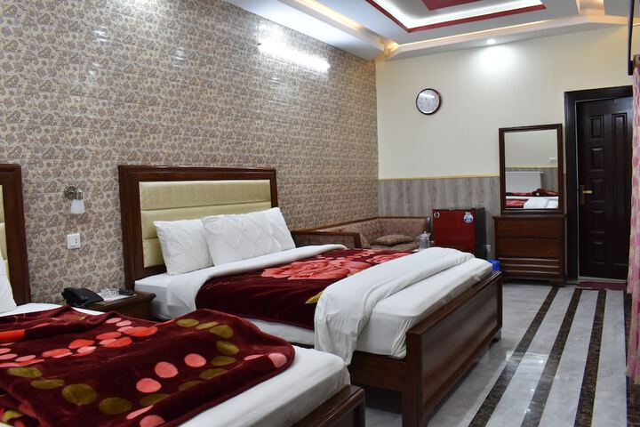 Room 9 of 28