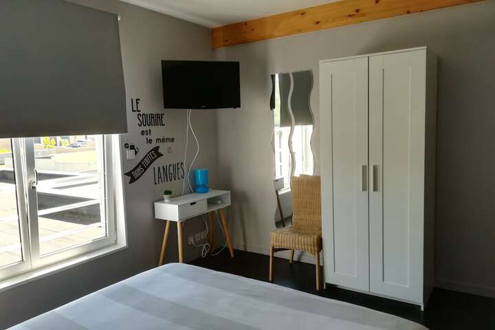 Room 3 of 44