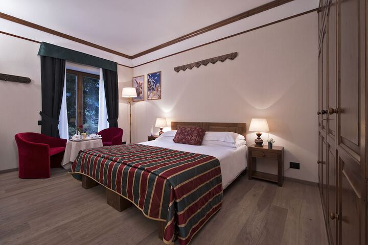 Room 3 of 37
