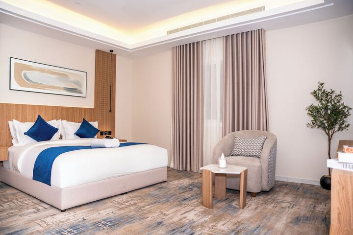 Room 9 of 42