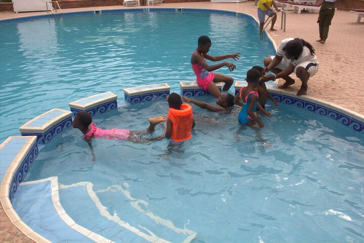 Pool 64 of 161