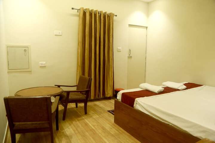 Room 7 of 18