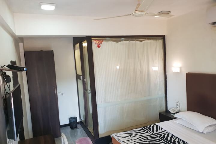 Room 42 of 97