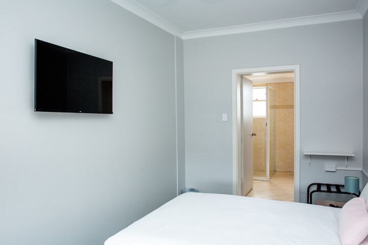 Room 12 of 25