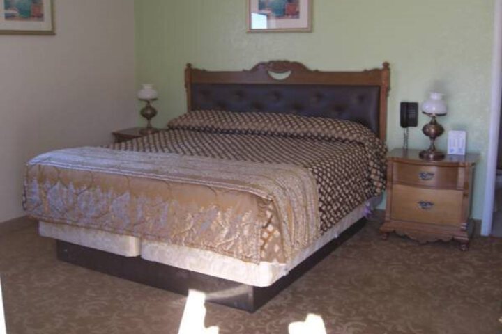 AMERICAN INN