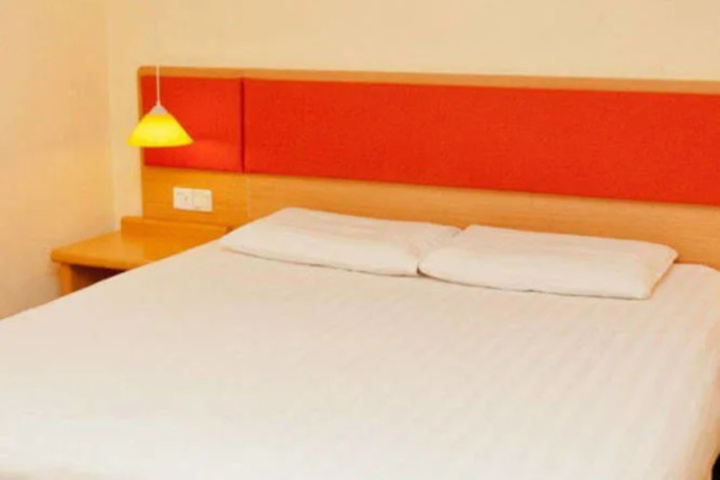 Room 2 of 7