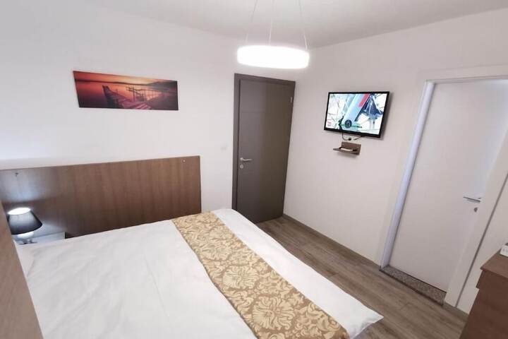 Room 17 of 42