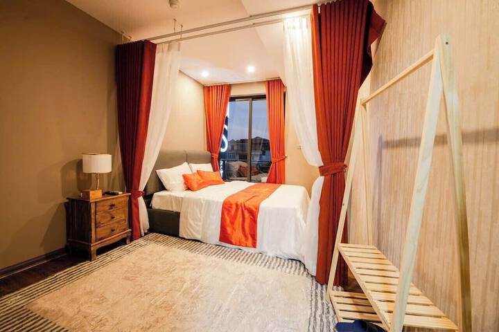 Room 4 of 36