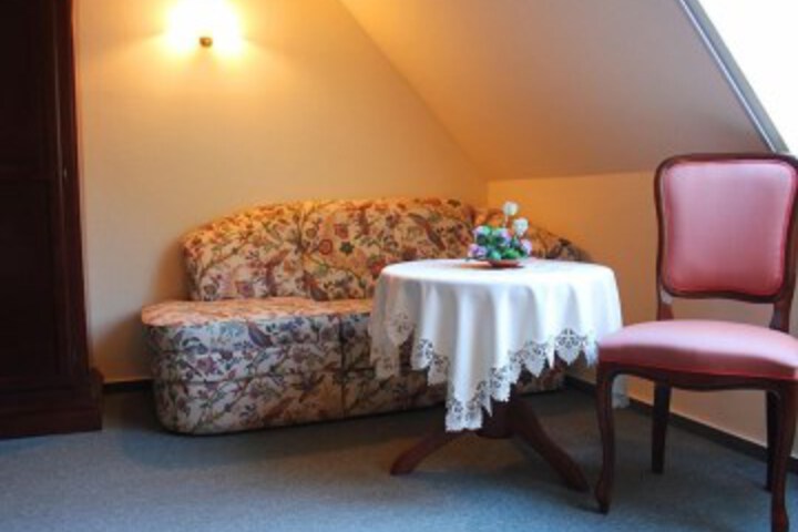Room 10 of 24