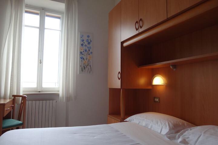 Room 33 of 79