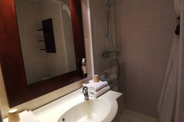 Room 13 of 30