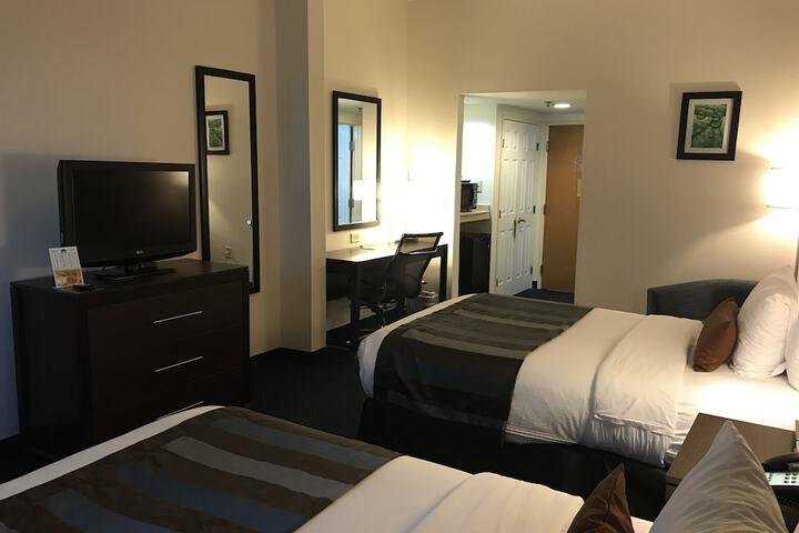1 King Bed (6 of 8)