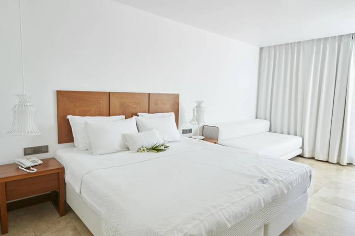 Room 4 of 33