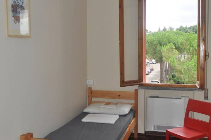 Room 9 of 29