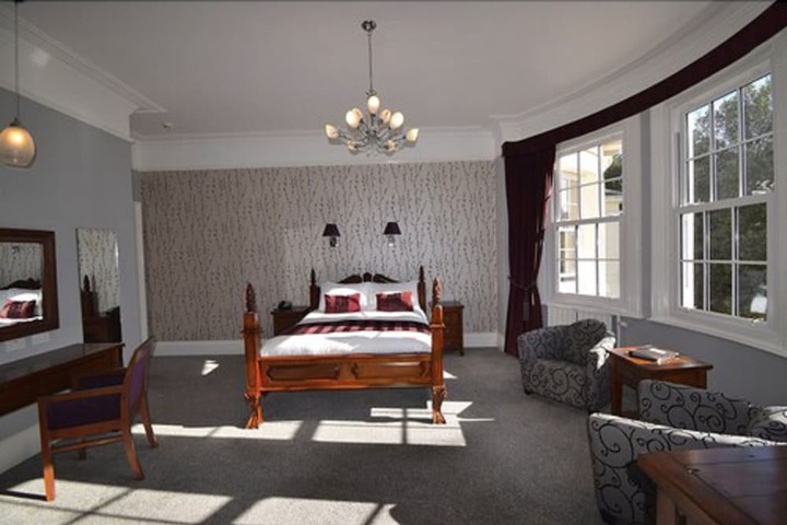 Room 9 of 112