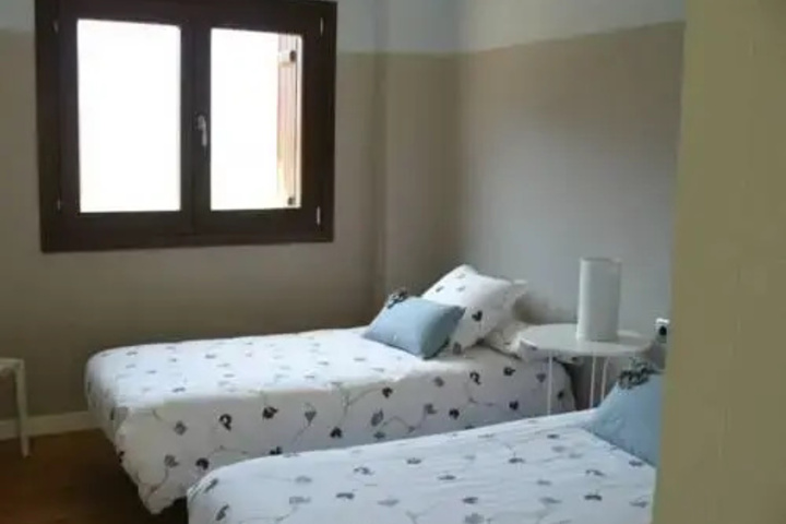 Room 2 of 2