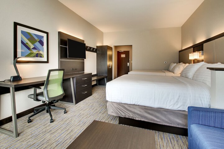 2 Queen Beds (11 of 22)