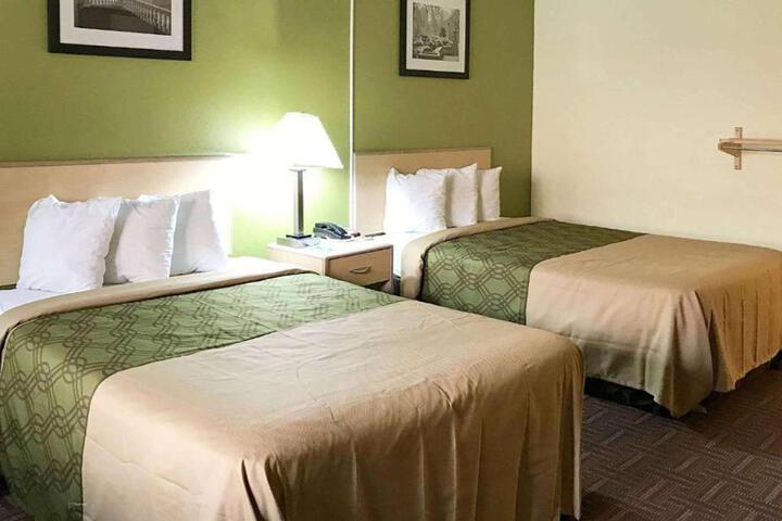 2 Double Beds (6 of 6)