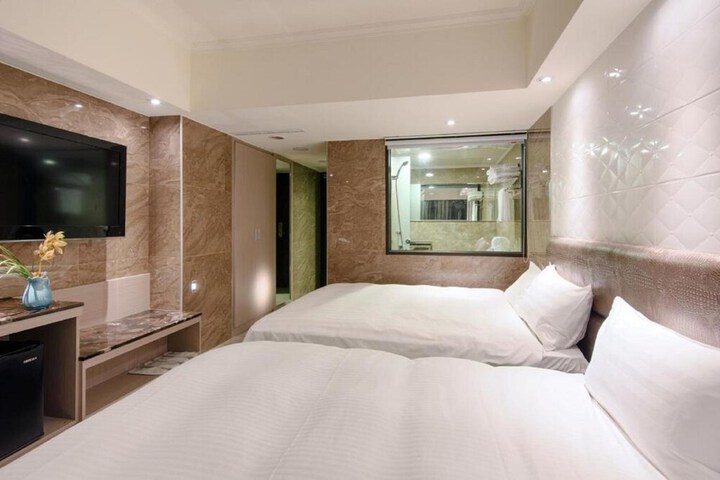 Room 11 of 39