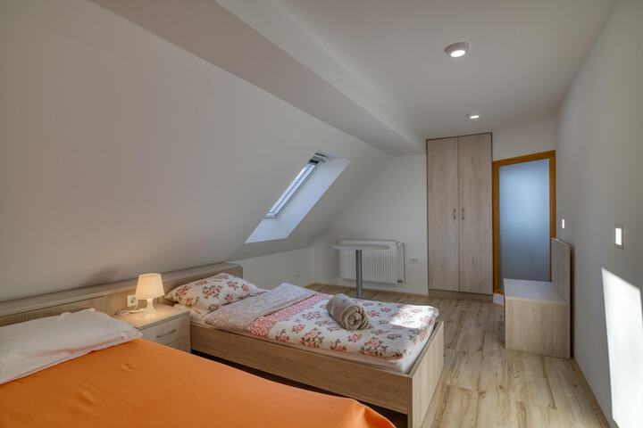 Room 5 of 37