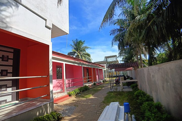 Room 5 of 9