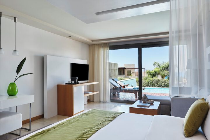 Room 52 of 153