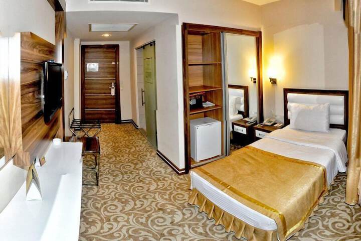Room 10 of 75