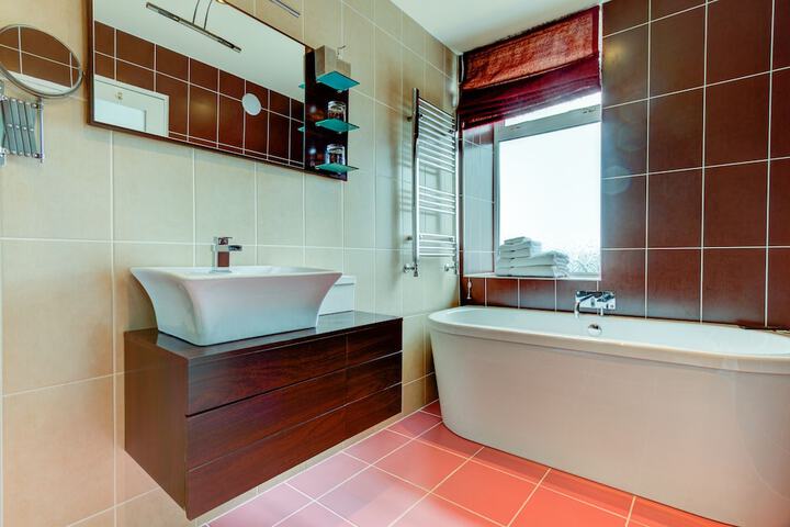 Room 2 of 75
