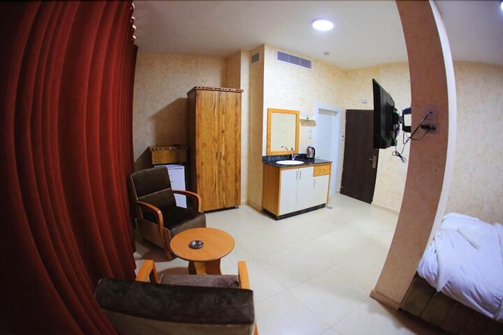 Room 6 of 8