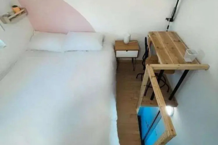 Room 2 of 11