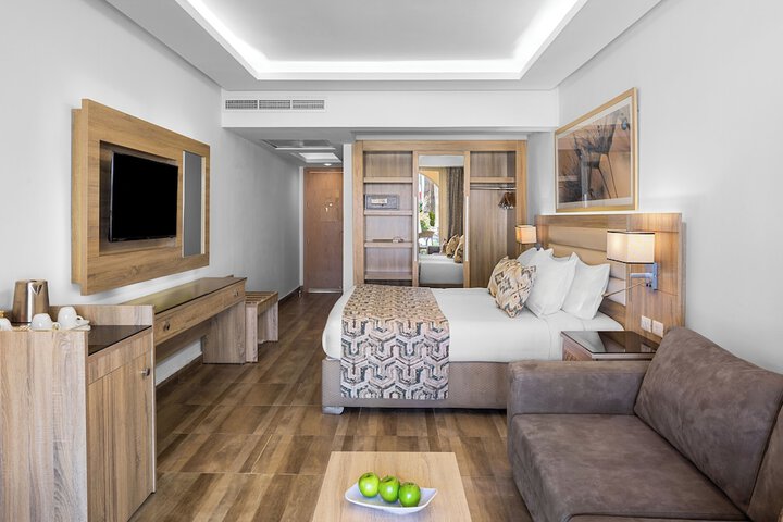 Room 30 of 220