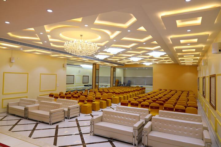 Ballroom/Hall 23 of 27