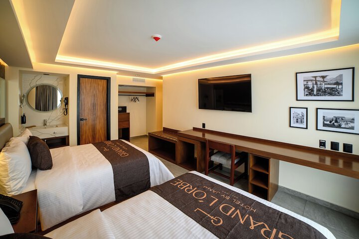Room 8 of 19