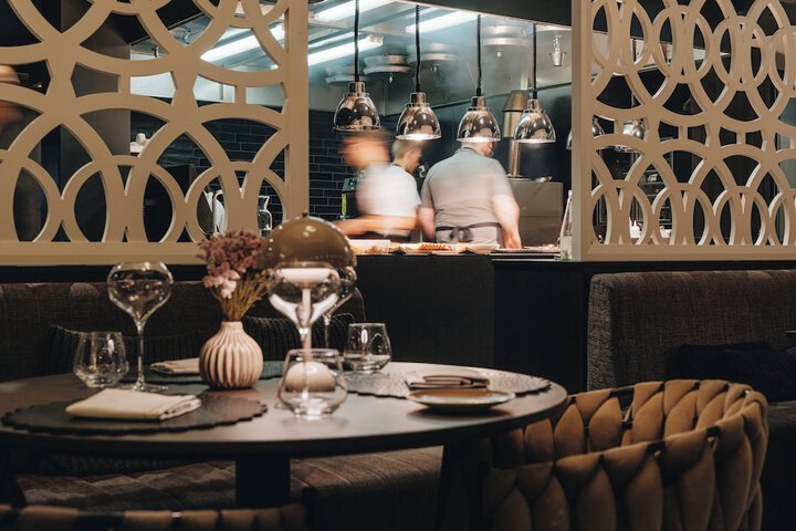 Dining 51 of 80