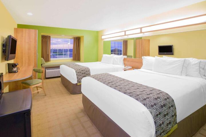 1 Queen Bed (4 of 22)