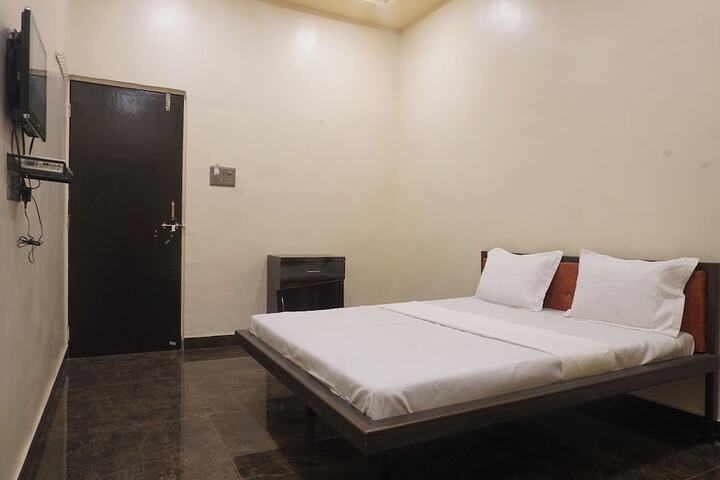 Room 13 of 25