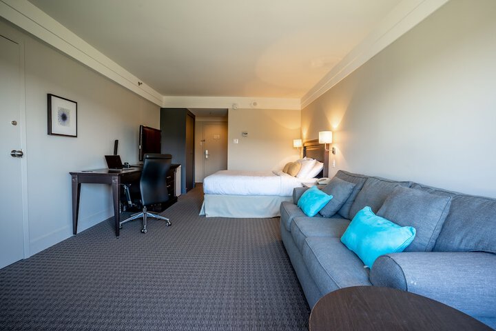 1 Queen Bed (5 of 19)